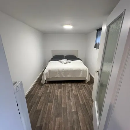 Апартаменты Messenahe Moderne Zwei-zimmer-wohnung 42qm *